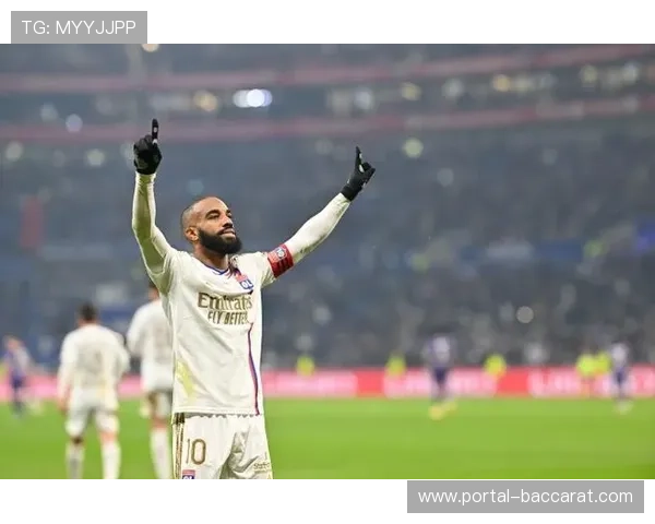 拉卡泽特梅开二度助里昂击败昂热稳居欧协联附加赛资格区