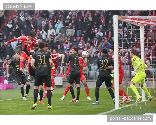 比赛第78分钟，奥格斯堡球员红牌罚下，拜仁获得点球